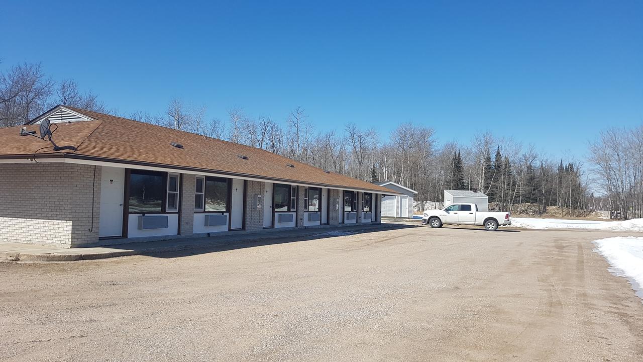Pinawa Motel Exterior photo