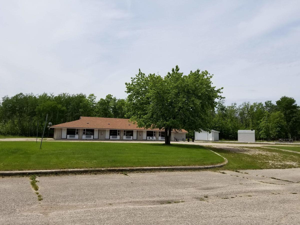 Pinawa Motel Exterior photo